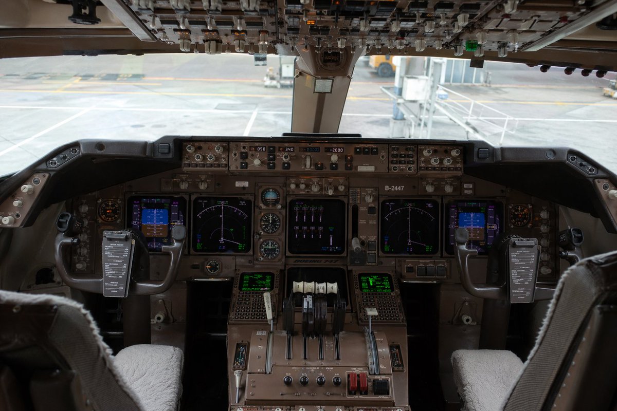 Photorealistic Boeing 747 Cockpit
