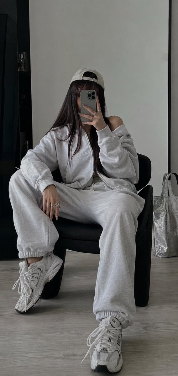 Just Me ,My Thoughts And The Mirror Gpt