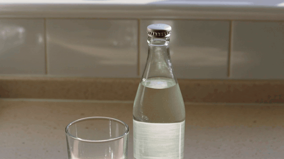03-kling-v3-pro-bottle-cap-pour-draft.gif