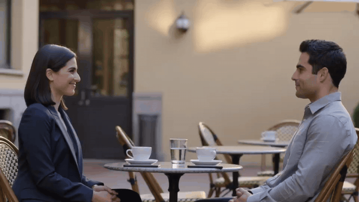 05-mixed-language-dialogue.gif