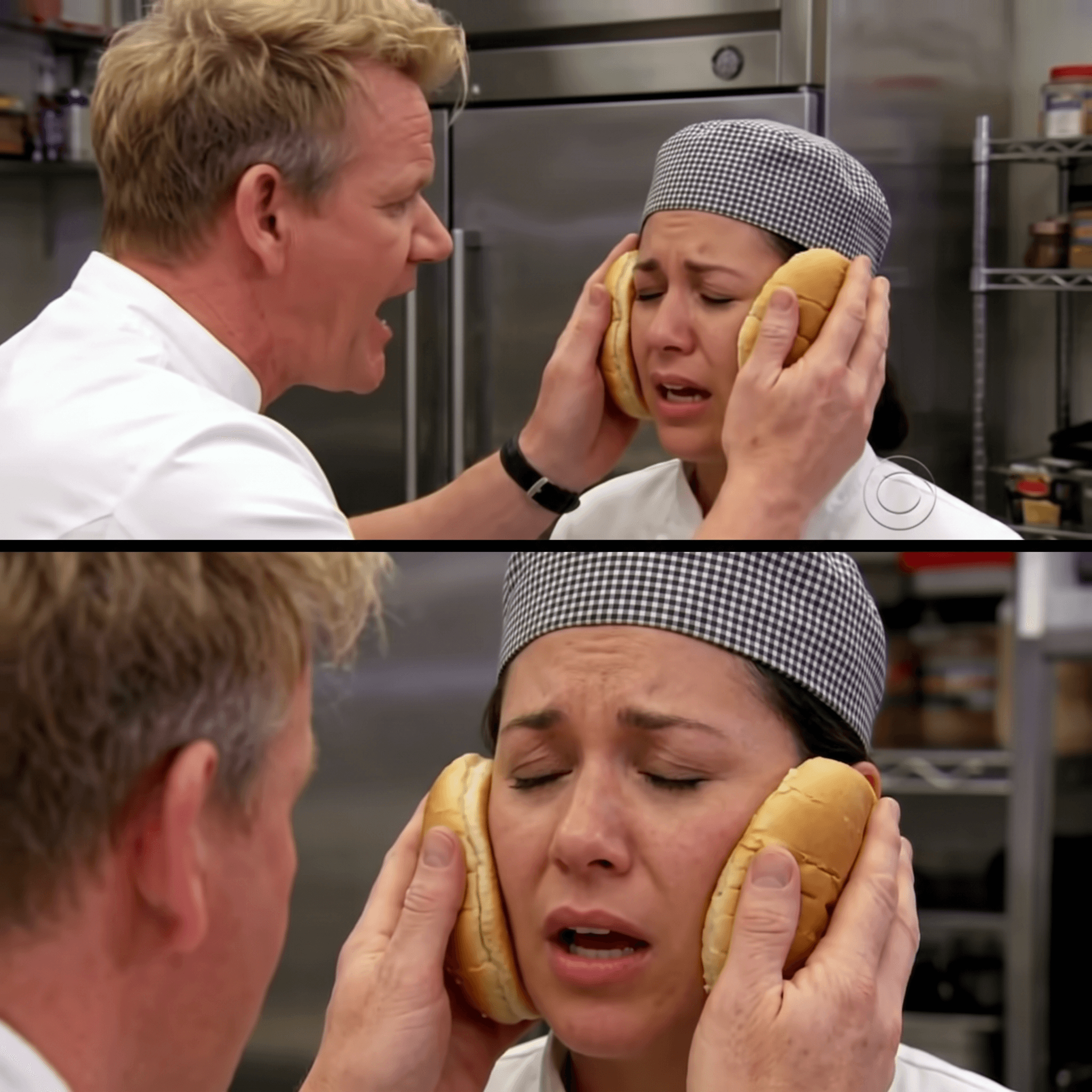 Gordon Ramsay hält Brotscheiben gegen das Gesicht einer weinenden Köchin
